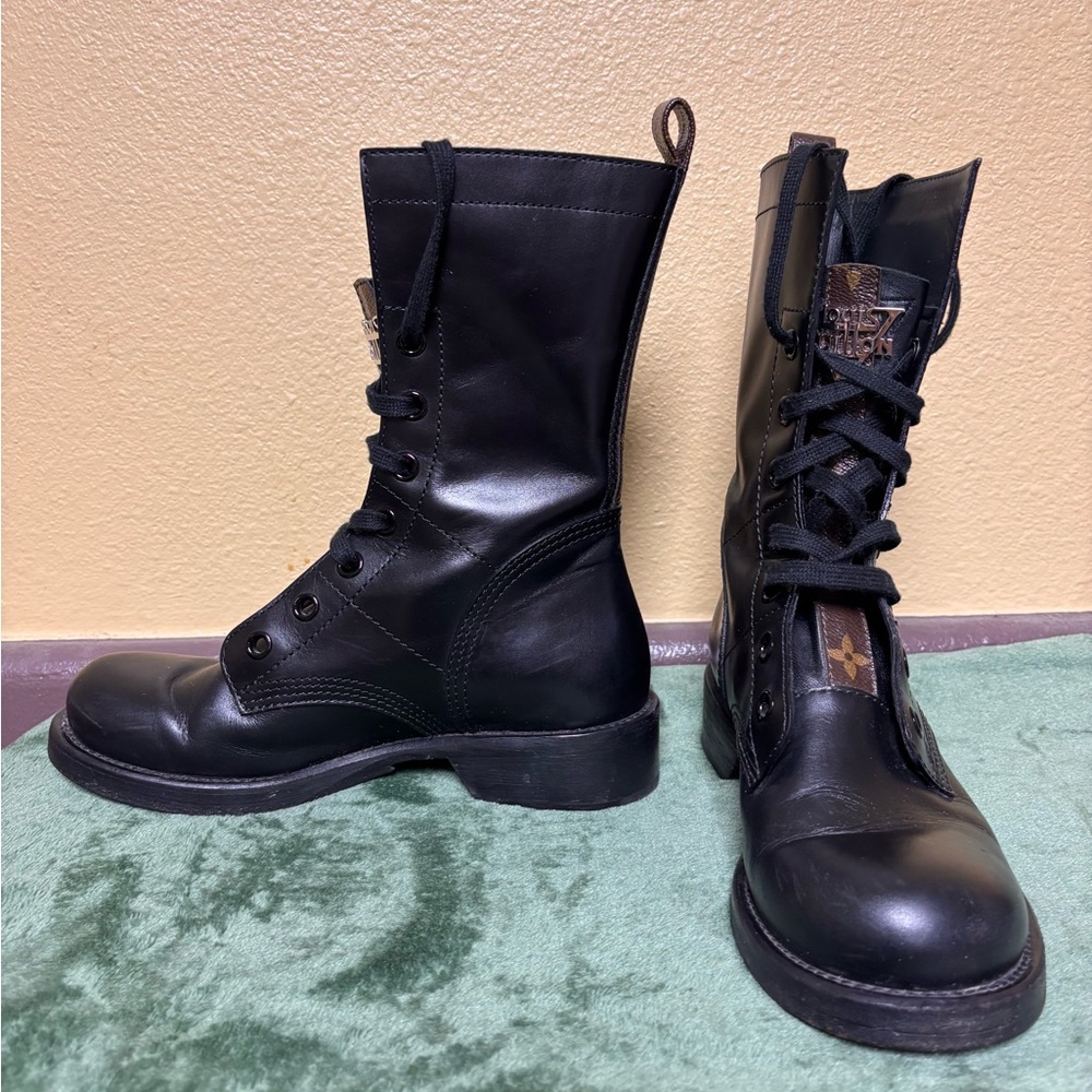Louis Vuitton
LV Monogram Leather Combat Boots - Picture 10 of 14